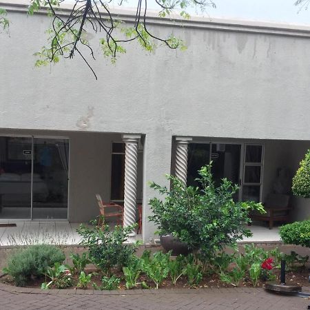 Toro Guest House 勒斯滕堡 外观 照片