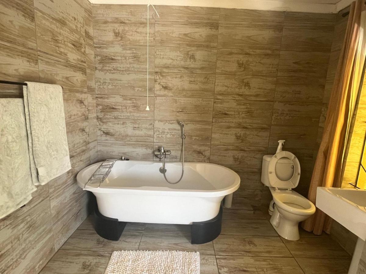 Toro Guest House 勒斯滕堡 外观 照片