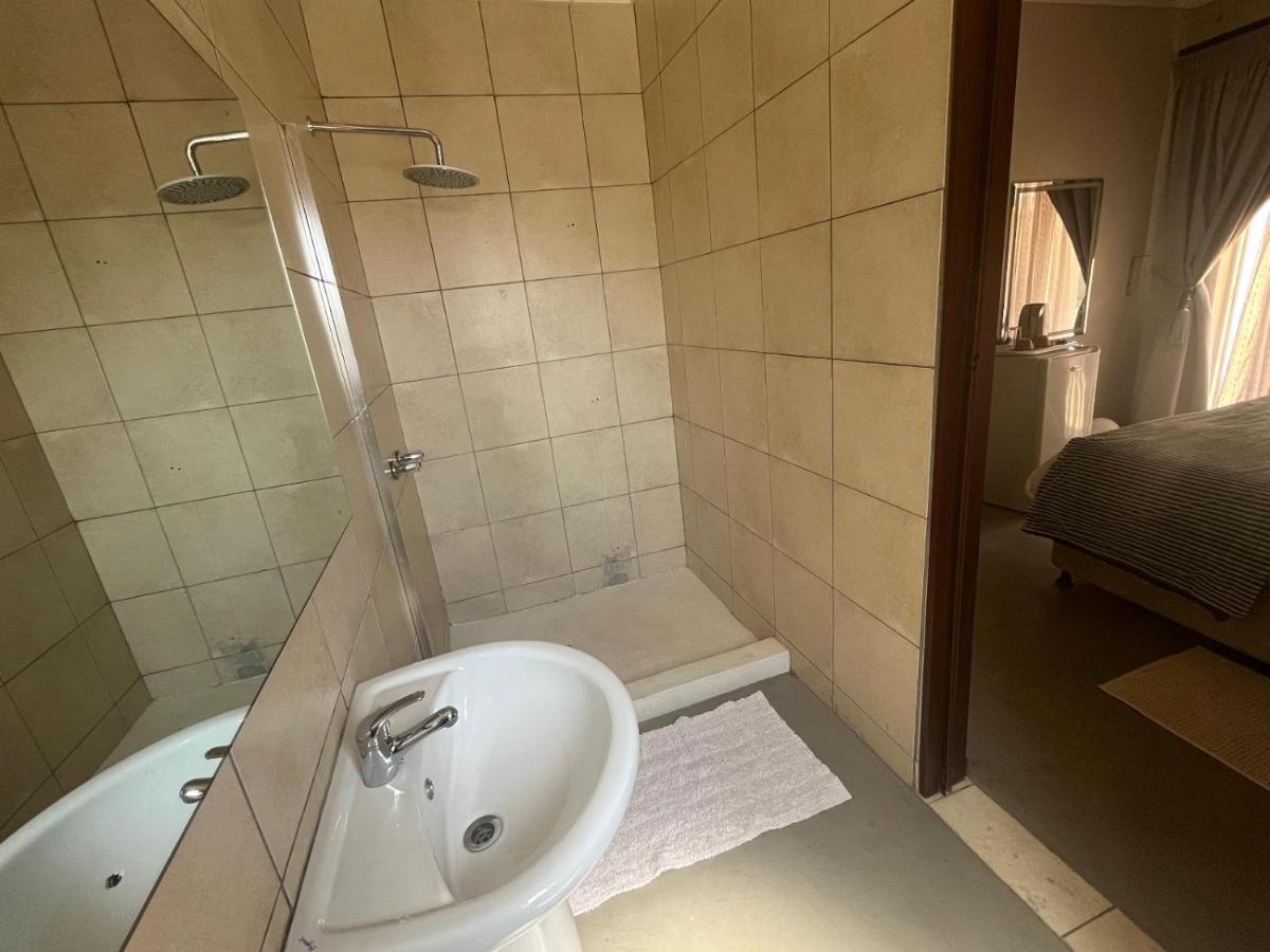 Toro Guest House 勒斯滕堡 外观 照片