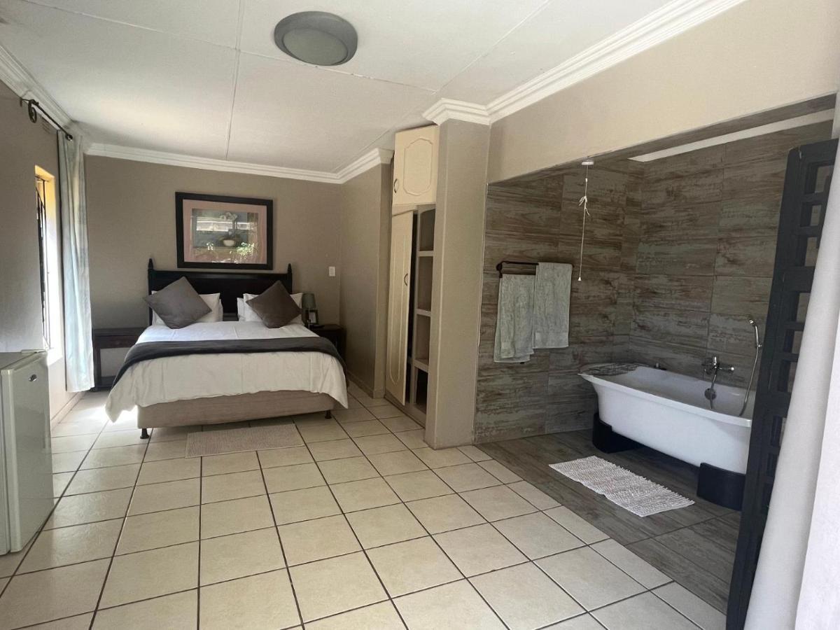 Toro Guest House 勒斯滕堡 外观 照片