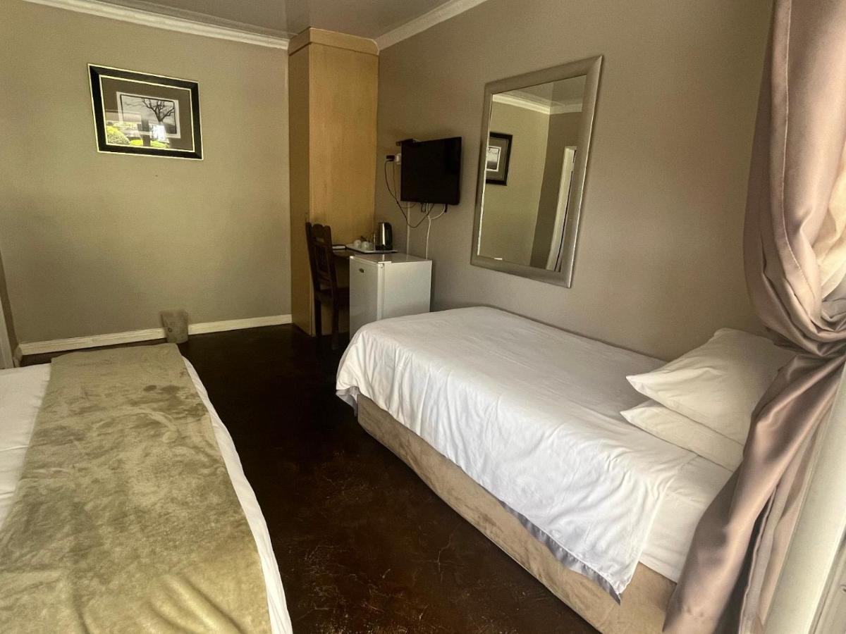 Toro Guest House 勒斯滕堡 外观 照片