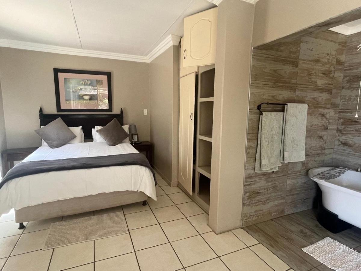 Toro Guest House 勒斯滕堡 外观 照片